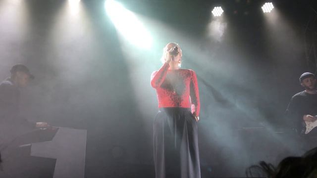 Apples - Lily Allen live in London - The Dome, Tufnell Park смотреть онлайн