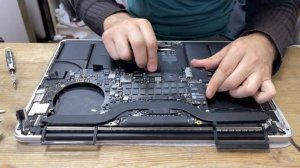 Готовим для продажи на Авито MacBook Pro 15 Mid 2015 A1398 замена динамиков