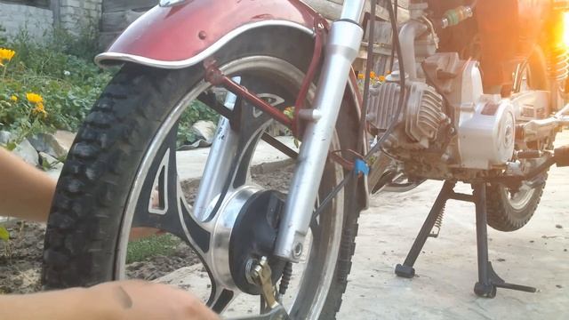 Снятие переднего колеса на мопеде Альфа