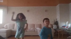 Танцы мальчик и девочка