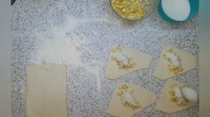 Пирожки с яблоком из готового бездрожжевого теста