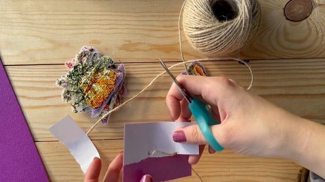 ОФОРМЛЕНИЕ ВЫШИВКИ НА ПЛАСТИКЕ. КУДА ПРИМЕНИТЬ ВЫШИВКУ НА ПЛАСТИКЕ? ЗАЧЕМ ВЫШИВАТЬ ЭТУ МЕЛОЧЬ?