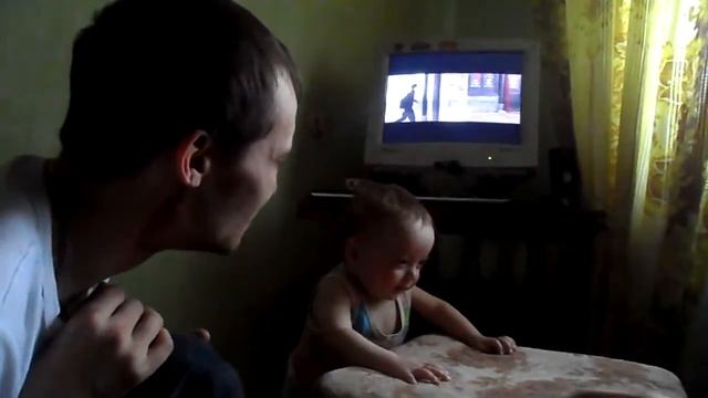 Ребенок смеется!
