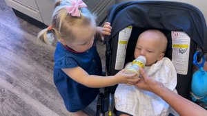 Сможет ли маленькая Наоми без сосочки? Очень трогательный влог