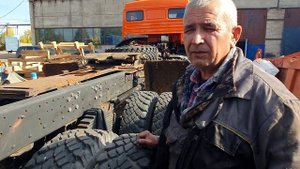 Отец готовит Камаз Сыну