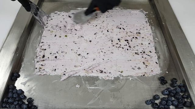 Blueberry Ice Cream Rolls | Как сделать жареное мороженое из Голубики | ASMR | Без разговоров смотреть онлайн