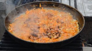 Гороховый суп-пюре с копченостями на костре