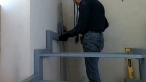 Установка лестницы ЛОМАНЫЙ КОСОУР #2