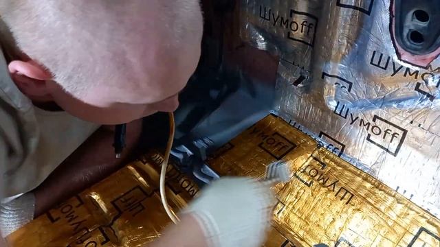 Виброизоляция пола в салоне Заз 1102 Таврия Шумоff М4