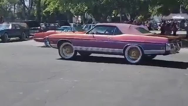 1972 Ford LTD Pullin Up on 22" Gold Zeniths & Big Vogues from Deep East Oakland, ca смотреть онлайн
