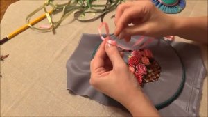 Розы в корзинке. 3. Листья. Вышиваем бантик (вышивка лентами розы) rose ribbon embroidery