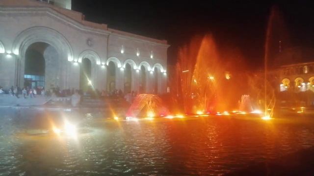 Поющие фонтаны на площади Республики в Ереване смотреть онлайн