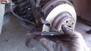 Замена колодок на ведущем мосту Mercedes W212
