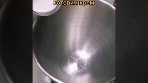 Торт банановый с карамелью ? рецепт самой популярной начинки Банан - Карамель у детей! #Shorts