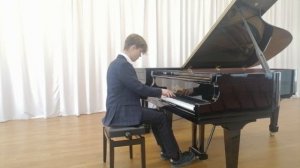 Комягин Илья (8 класс) 
Исполняет произведение П. Чайковского Времена года: Осенняя песня