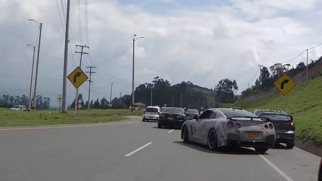 Nissan GTR R35 y NIssan GTR Black edition ¡sube el volumen y disfruta! смотреть онлайн