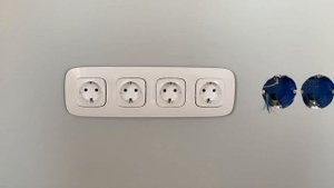 Как установить розетки в ряд?