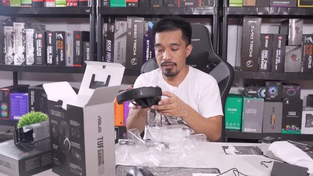 Asus TUF Gaming Peripherals Pasilip ng New Studio Setup Background with first LIVE UNBOXING Format смотреть онлайн