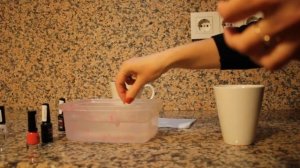 Рисунок на чашке лаком, проверка лайфхака