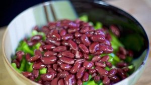 Cалат с крабовыми палочками и фасолью