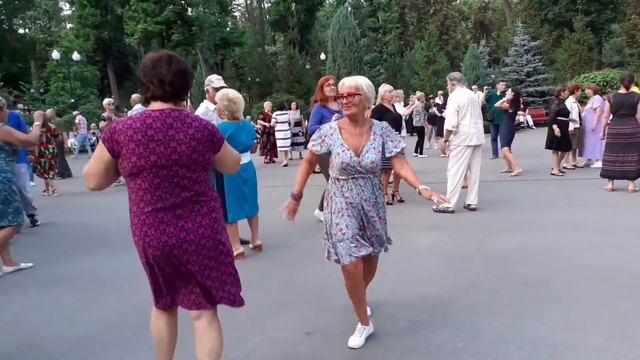 МИЛАЯ, ТЫ БРОСЬ ПЕЧАЛИТЬСЯ! ТАНЦЫ ХАРЬКОВ СЧАСТЛИВЫЕ ДНИ смотреть онлайн