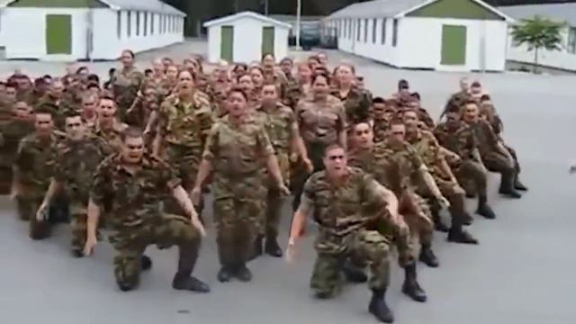 Солдаты танцуют, ТАНЦУЙТЕ РЕБЯТКИ, ЭТО ЛУЧШЕ ЧЕМ ВОЕВАТЬ!