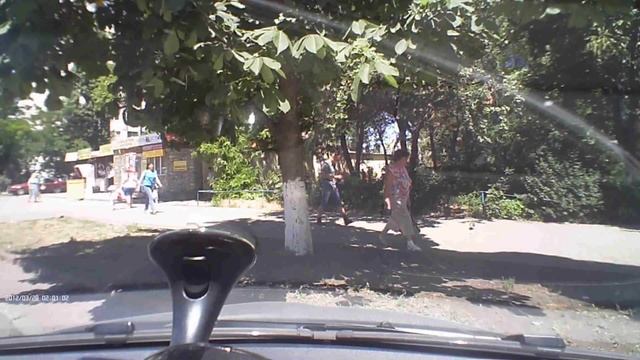 Одесса. Вскрытие авто кодграббером. Придурок даже не понял что засветился на видеорегистратор.