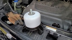 Заміна задньої подушки (опори) двигуна на Кіа Соренто II. (Kia Sorento II)