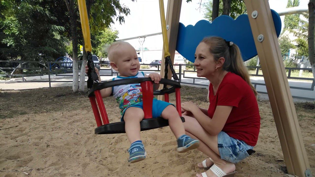 Мишка на качелях смотреть онлайн