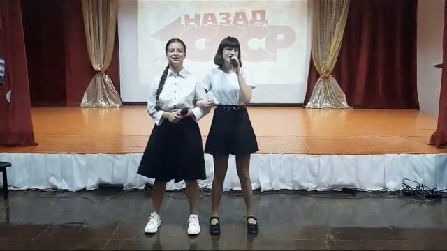 "Детство" Ю. Шатунов. Выступление моих любимых учащихся 9 "Б" класса на празднике " Осенний бал". смотреть онлайн