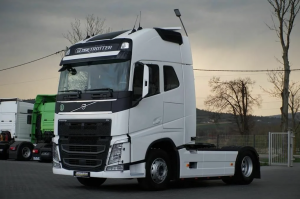 VOLVO FH 4  D13  - Бежит масло из сапуна ( часть 1 )