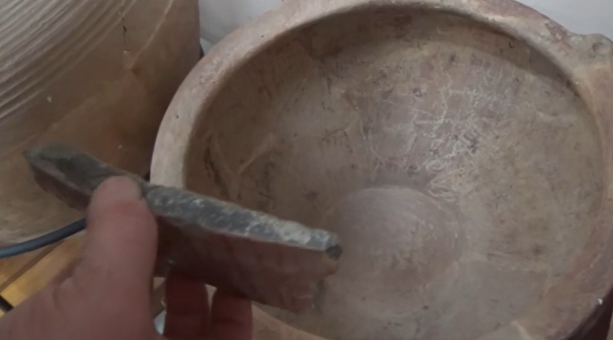 Очень большая чаша хлебосольного хозяина с раскопа по ул. Луначарского, 14А смотреть онлайн