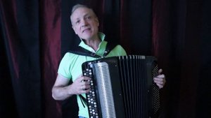 Голуби целуются на крыше!!! ***Василий Стахун***bayan accordion