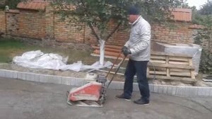 Трамбовка отсева вибротрамбовкой - основание под тротуарную плитку