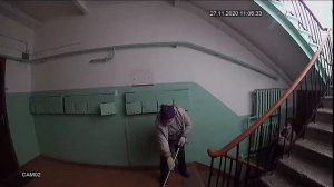 Уборка подъезда на пл. Ленина