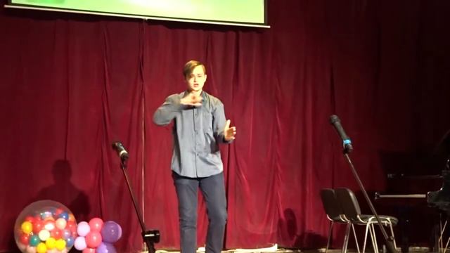 Жестовое пение "Этот город" исполняет Захаров Данил