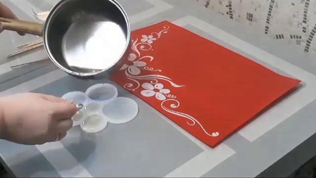 украшения из изомальта и шоколадной глазури/выравниваем и украшает торт смотреть онлайн