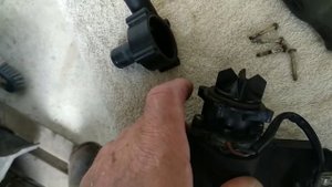 Как разобрать подкачивающий насос на Мерседес W124