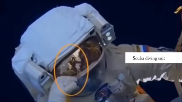 Водолаз в открытом космосе возле МКС смотреть онлайн