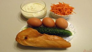 Салат с копченой курицей