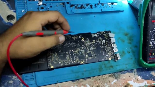 MacBook Pro A1502 no power смотреть онлайн