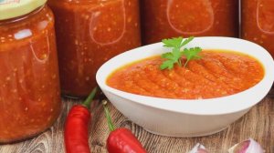 Домашняя аджика с кабачками и перцем.