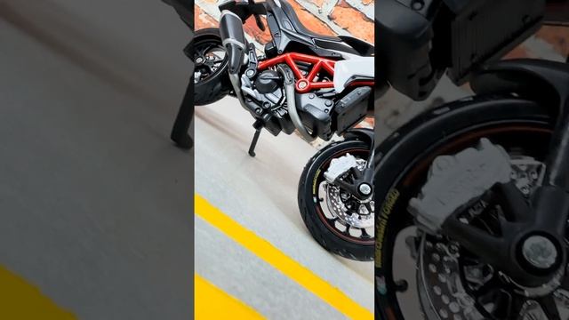 WOOOOOW!!!?? | DUCATI | 1/12 DIECAST | MAISTO | CINEMATIC REVIEW BY MASINI DE COLECTIE