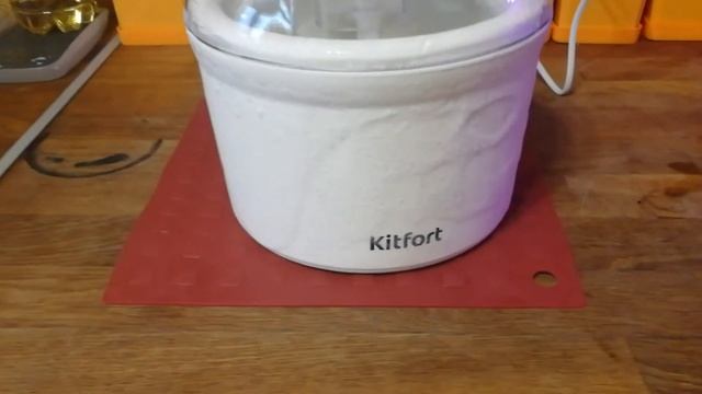 Приготовили настоящее мороженое из натуральных продуктов! Обзор мороженицы Kitfort KT-1808. смотреть онлайн