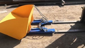 Фронтальный ковш на вилочный погрузчик с гидроприводом.