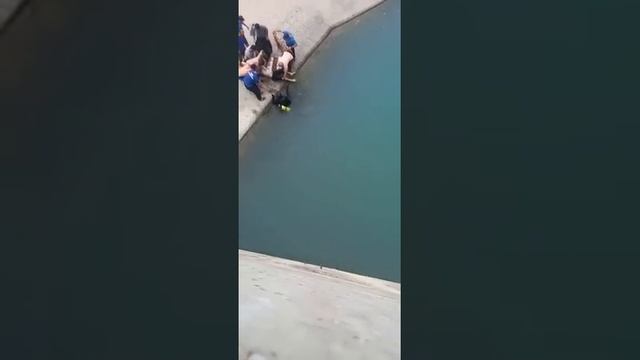 УТОНУЛ ПАРЕНЬ. СЛАБОНЕРВНЫМ НЕ СМОТРЕТЬ смотреть онлайн