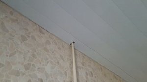 реечный подвесной потолок на кухни