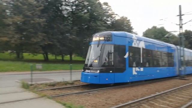 Solaris Urbino 12 III i Stadler Tango Jadą na Miśnieńską смотреть онлайн