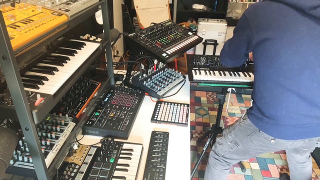 #miniloguexd Alex Fain live house music improvised смотреть онлайн