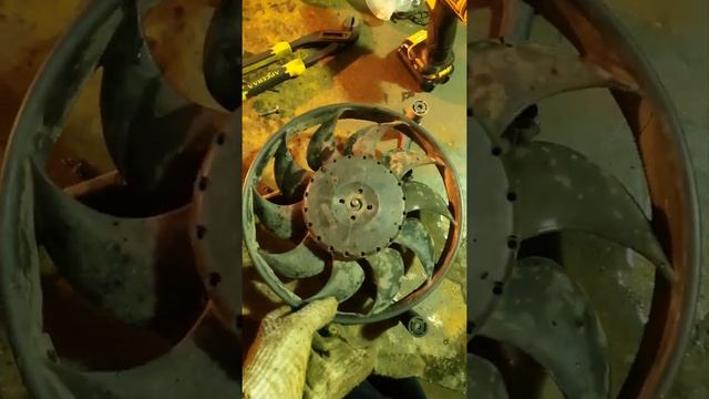 ремонт крепления лопасти вентилятора ОЖ VW T4 смотреть онлайн